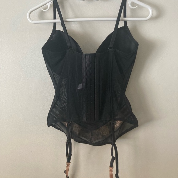 Vogue Corset Lingerie 36C - Picture 4 of 5